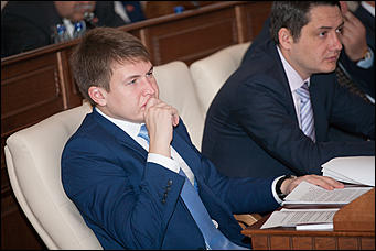 27 октябрь 2016 г., Барнаул  © Амител Вячеслав Мельников   В АКЗС раздали депутатские "корочки" и значки