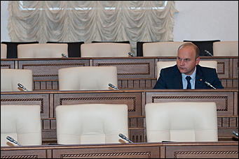 22 сентябрь 2016 г., Барнаул © Амител Вячеслав Мельников   В последний раз депутаты шестого созыва собрались в стенах парламентского центра Алтайского края