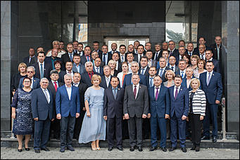 22 сентябрь 2016 г., Барнаул © Амител Вячеслав Мельников   В последний раз депутаты шестого созыва собрались в стенах парламентского центра Алтайского края