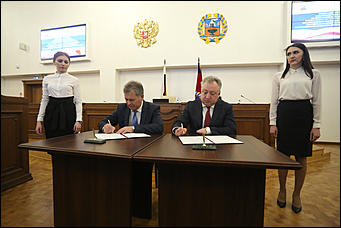 31 мая 2018 г., Барнаул. Екатерина Смолихина   Без Карлина: как прошла сессия краевого парламента в последний день весны