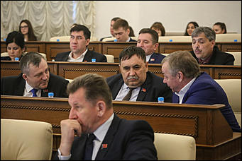 31 мая 2018 г., Барнаул. Екатерина Смолихина   Без Карлина: как прошла сессия краевого парламента в последний день весны