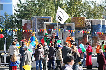 15 сентября 2007 г., Барнаул   Медиа-холдинг "Алтайская неделя плюс" сделал подарок всем барнаульцам