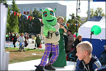 15 сентября 2007 г., Барнаул   Медиа-холдинг "Алтайская неделя плюс" сделал подарок всем барнаульцам