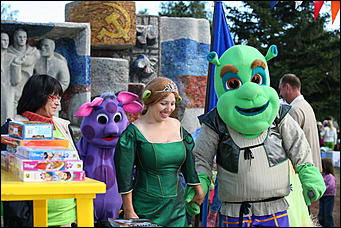 15 сентября 2007 г., Барнаул   Медиа-холдинг "Алтайская неделя плюс" сделал подарок всем барнаульцам