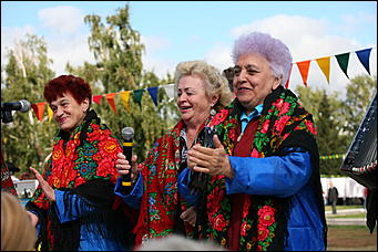 15 сентября 2007 г., Барнаул   Медиа-холдинг "Алтайская неделя плюс" сделал подарок всем барнаульцам