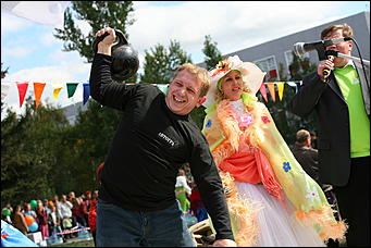 15 сентября 2007 г., Барнаул   Медиа-холдинг "Алтайская неделя плюс" сделал подарок всем барнаульцам