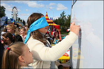 15 сентября 2007 г., Барнаул   Медиа-холдинг "Алтайская неделя плюс" сделал подарок всем барнаульцам