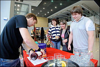 15 мая 2014г.   В дилерском центре Mitsubishi  Автоцентра АНТ прошел день открытых дверей, посвященный новому Outlander III