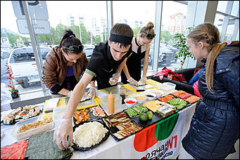 15 мая 2014г.   В дилерском центре Mitsubishi  Автоцентра АНТ прошел день открытых дверей, посвященный новому Outlander III