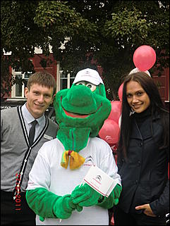 27 августа 2011 г., Барнаул   Автоцентр АНТ поздравил жителей родного города Барнаула  с праздником! 