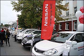 27 августа 2011 г., Барнаул   Автоцентр АНТ поздравил жителей родного города Барнаула  с праздником! 