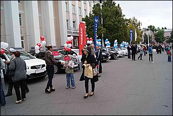 27 августа 2011 г., Барнаул   Автоцентр АНТ поздравил жителей родного города Барнаула  с праздником! 