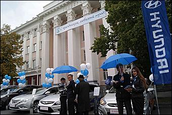 27 августа 2011 г., Барнаул   Автоцентр АНТ поздравил жителей родного города Барнаула  с праздником! 