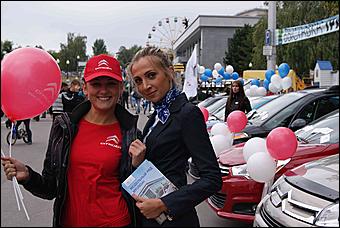 27 августа 2011 г., Барнаул   Автоцентр АНТ поздравил жителей родного города Барнаула  с праздником! 