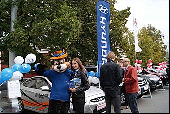 27 августа 2011 г., Барнаул   Автоцентр АНТ поздравил жителей родного города Барнаула  с праздником! 