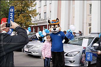 27 августа 2011 г., Барнаул   Автоцентр АНТ поздравил жителей родного города Барнаула  с праздником! 