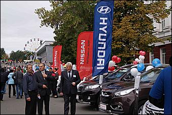 27 августа 2011 г., Барнаул   Автоцентр АНТ поздравил жителей родного города Барнаула  с праздником! 