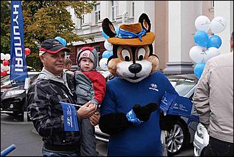 27 августа 2011 г., Барнаул   Автоцентр АНТ поздравил жителей родного города Барнаула  с праздником! 