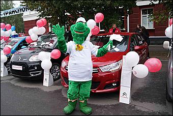 27 августа 2011 г., Барнаул   Автоцентр АНТ поздравил жителей родного города Барнаула  с праздником! 