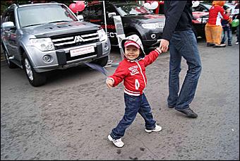 27 августа 2011 г., Барнаул   Автоцентр АНТ поздравил жителей родного города Барнаула  с праздником! 