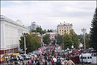 27 августа 2011 г., Барнаул   Автоцентр АНТ поздравил жителей родного города Барнаула  с праздником! 