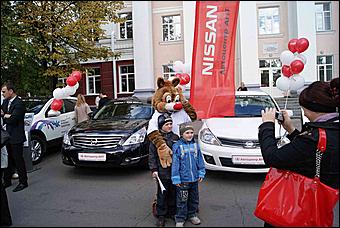 27 августа 2011 г., Барнаул   Автоцентр АНТ поздравил жителей родного города Барнаула  с праздником! 