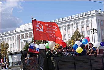 27 августа 2011 г., Барнаул   Автоцентр АНТ поздравил жителей родного города Барнаула  с праздником! 