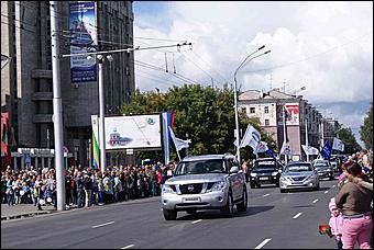 27 августа 2011 г., Барнаул   Автоцентр АНТ поздравил жителей родного города Барнаула  с праздником! 