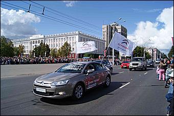 27 августа 2011 г., Барнаул   Автоцентр АНТ поздравил жителей родного города Барнаула  с праздником! 