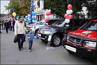 27 августа 2011 г., Барнаул   Автоцентр АНТ поздравил жителей родного города Барнаула  с праздником! 