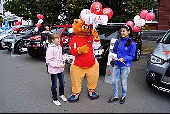 27 августа 2011 г., Барнаул   Автоцентр АНТ поздравил жителей родного города Барнаула  с праздником! 