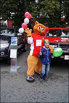 27 августа 2011 г., Барнаул   Автоцентр АНТ поздравил жителей родного города Барнаула  с праздником! 