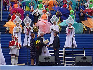 27 августа 2011 г., Барнаул   Автоцентр АНТ поздравил жителей родного города Барнаула  с праздником! 