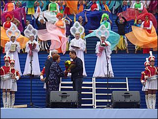 27 августа 2011 г., Барнаул   Автоцентр АНТ поздравил жителей родного города Барнаула  с праздником! 