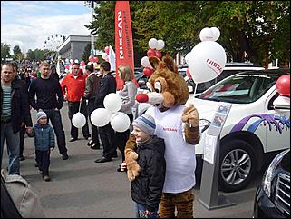 27 августа 2011 г., Барнаул   Автоцентр АНТ поздравил жителей родного города Барнаула  с праздником! 