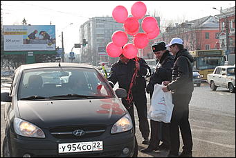 7 март 2012 г.,  Барнаул   Автоцентр АНТ официальный дилер CITROЁN совместно с отделом ГИБДД УМВД России по г.Барнаулу поздравил девушек-водителей с международным женским днём