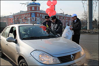 7 март 2012 г.,  Барнаул   Автоцентр АНТ официальный дилер CITROЁN совместно с отделом ГИБДД УМВД России по г.Барнаулу поздравил девушек-водителей с международным женским днём
