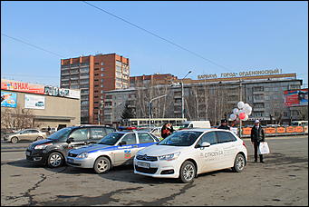 7 март 2012 г.,  Барнаул   Автоцентр АНТ официальный дилер CITROЁN совместно с отделом ГИБДД УМВД России по г.Барнаулу поздравил девушек-водителей с международным женским днём