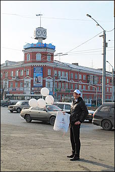 7 март 2012 г.,  Барнаул   Автоцентр АНТ официальный дилер CITROЁN совместно с отделом ГИБДД УМВД России по г.Барнаулу поздравил девушек-водителей с международным женским днём