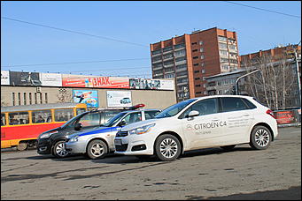 7 март 2012 г.,  Барнаул   Автоцентр АНТ официальный дилер CITROЁN совместно с отделом ГИБДД УМВД России по г.Барнаулу поздравил девушек-водителей с международным женским днём