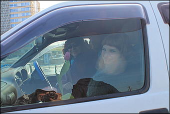 7 март 2012 г.,  Барнаул   Автоцентр АНТ официальный дилер CITROЁN совместно с отделом ГИБДД УМВД России по г.Барнаулу поздравил девушек-водителей с международным женским днём