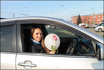 7 март 2012 г.,  Барнаул   Автоцентр АНТ официальный дилер CITROЁN совместно с отделом ГИБДД УМВД России по г.Барнаулу поздравил девушек-водителей с международным женским днём