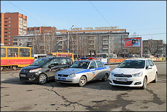 7 март 2012 г.,  Барнаул   Автоцентр АНТ официальный дилер CITROЁN совместно с отделом ГИБДД УМВД России по г.Барнаулу поздравил девушек-водителей с международным женским днём