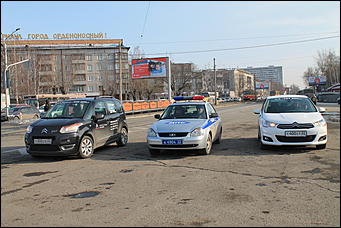 7 март 2012 г.,  Барнаул   Автоцентр АНТ официальный дилер CITROЁN совместно с отделом ГИБДД УМВД России по г.Барнаулу поздравил девушек-водителей с международным женским днём