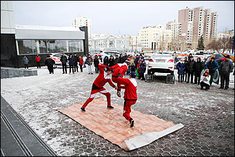 14 февраля 2015г.    Автоцентр АНТ официальный дилер Hyundai провел шоу аэрографии в День Святого Валентина