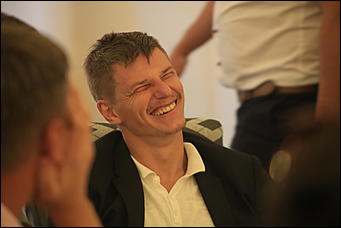 24 августа 2017 г., Барнаул. Екатерина Смолихина   Неудержимые фанаты и узбекский национальный костюм: как прошла поездка Андрея Аршавина в Барнаул