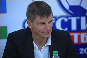 24 августа 2017 г., Барнаул. Екатерина Смолихина   Неудержимые фанаты и узбекский национальный костюм: как прошла поездка Андрея Аршавина в Барнаул