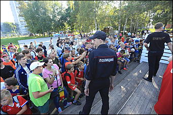 24 августа 2017 г., Барнаул. Екатерина Смолихина   Неудержимые фанаты и узбекский национальный костюм: как прошла поездка Андрея Аршавина в Барнаул