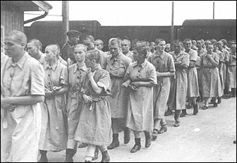 27 январь 2016 г., Барнаул   Кадры, запечатлевшие трагедию Освенцима