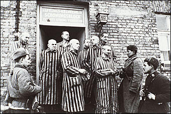 27 январь 2016 г., Барнаул   Кадры, запечатлевшие трагедию Освенцима